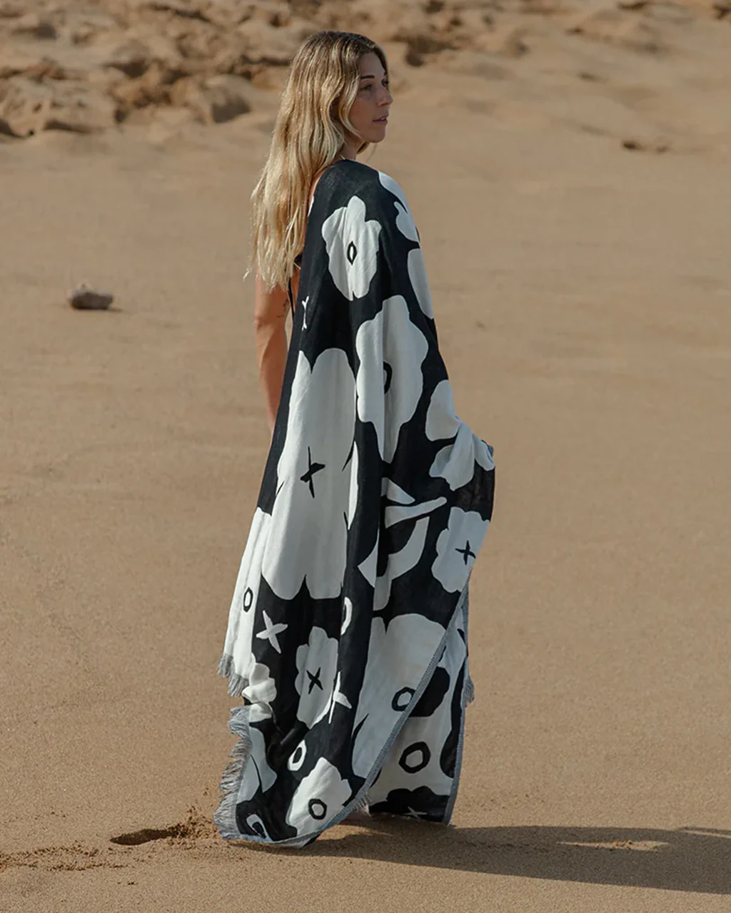 XOXO Driftweave Beach Blanket - Black - Image 3